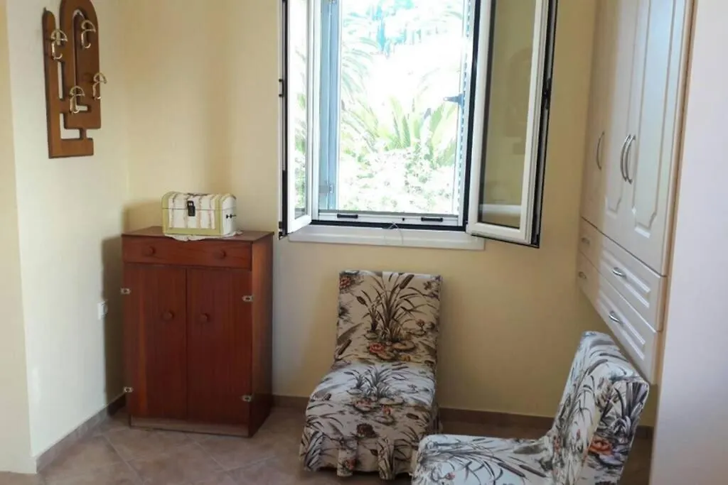 Semesterbostad Villa Chrisevgeni With Elevator Argostoli